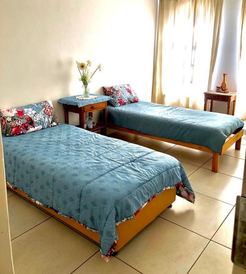 Thee View Hotel Hartbeespoort Kültér fotó